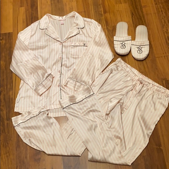 Victoria's Secret Other - Victoria’s Secret pajama set and matching slippers